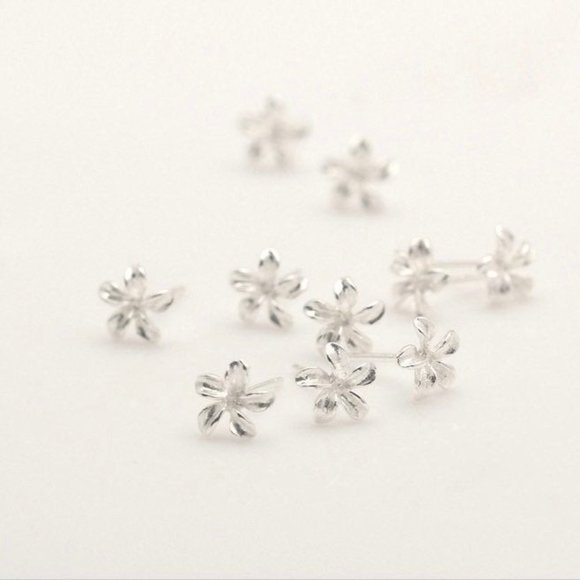 A pair Blossom Flower Stud Earrings -4.5mm-SS015 - Picture 7 of 9